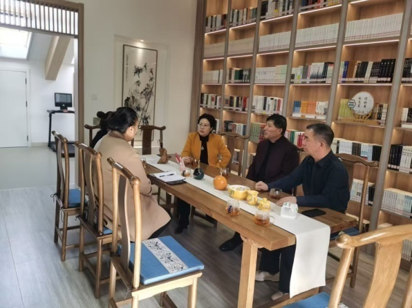 加强馆际交流合作，促进资源共建共享...